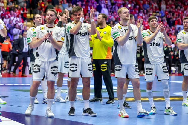 28.01.2026, Handball, Men s EHF EURO 2026, Deutschland - Frankreich, Jyske Bank Boxen in Herning, Dänemark, Main Round: Deutschland siegt gegen Frankreich und steht im halbfinale der EM. Abschlussjubel nach dem SIeg. Lukas Mertens (Germany 36) Renars Uscins (Germany 23) Andreas Wolff (Germany 33) Matthes Langhoff (Germany 13) Lukas Zerbe (Germany 17) Dänemark