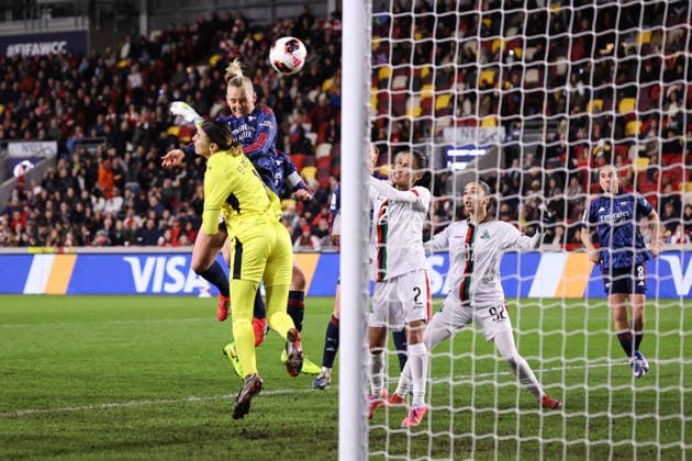 Arsenal v ASFAR Women 28 January 2026, London - FIFA Womens Champions Cup - Semi Final - Arsenal v ASFAR - Stina Blackstenius of Arsenal scores their first goal - Photo: Jacques Feeney Offside. London UK Copyright: xJacquesxFeeneyx xOffsidexOffside
