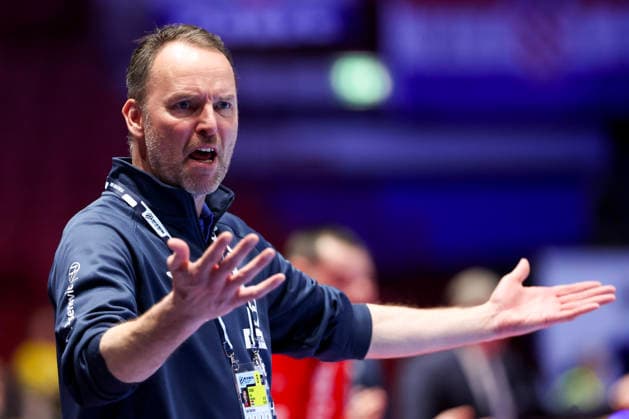 Croatia v Hungary - MenÂ s EHF EURO 2026 MALMO, SWEDEN - JANUARY 28: Croatia head coach Dagur Sigurdsson gestures during the Men s EHF Euro 2026 match between Croatia and Hungary at Malmo Arena on January 28 2026 in Malmo, Sweden.  SanjinxStrukic PIXSELL