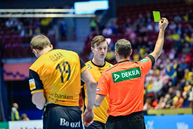 Sweden s Jonathan Carlsbogard receives a yellow card during the European Handball Championship intermediate round match between Switzerland and Sweden at Malmö Arena, Malmö, Sweden, January 28, 2026. MALMÖ SWEDEN x50090x