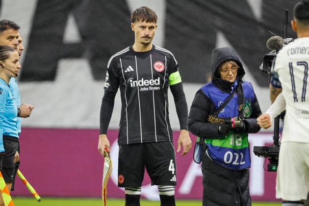 Robin Koch (Eintracht Frankfurt, 04) vor Spielbeginn , Deutschland, Fussball, UEFA Champions League, 8. Spieltag, 2025 2026, Eintracht Frankfurt vs. Tottenham Hotspur, 28.01.2026, Frankfurt am Main Deutsche-Bank-Park Deutschland Copyright: xGrantxHubbsx