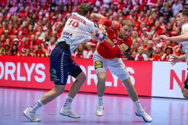 28.01.2026, Handball, Men s EHF EURO 2026, Dänemark - Norwegen, Jyske Bank Boxen in Herning, Dänemark, Main Round: Vetle Ronningen (Norway 10) im Zweikampf gegen Simon Bogetoft Pytlick (Denmark 43) Dänemark
