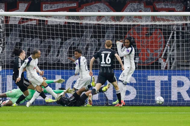 Nicht gegebenes Tor von Xavi (Tottenham Hotspur, 07) , Deutschland, Fussball, UEFA Champions League, 8. Spieltag, 2025 2026, Eintracht Frankfurt vs. Tottenham Hotspur, 28.01.2026, Frankfurt am Main Deutsche-Bank-Park Deutschland Copyright: xGrantxHubbsx