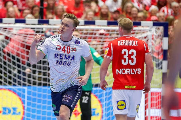 28.01.2026, Handball, Men s EHF EURO 2026, Dänemark - Norwegen, Jyske Bank Boxen in Herning, Dänemark, Main Round: August Baskar Pedersen (Norway 40) jubelnd Dänemark