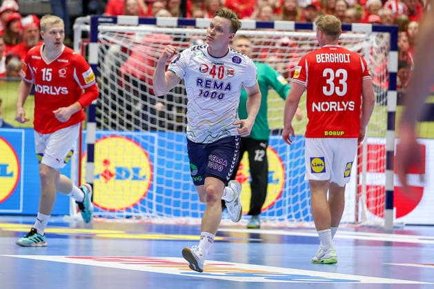 28.01.2026, Handball, Men s EHF EURO 2026, Dänemark - Norwegen, Jyske Bank Boxen in Herning, Dänemark, Main Round: August Baskar Pedersen (Norway 40) jubelnd Dänemark