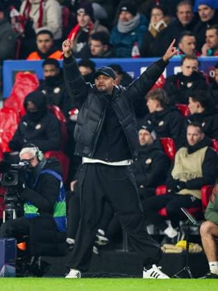 EINDHOVEN - FC Bayern Munich coach Vincent Kompany during the UEFA Champions League match between PSV Eindhoven and FC Bayern Munich at the Phillips Stadium on January 28, 2026, in Eindhoven, Netherlands. BART STOUTJESDIJK ANP UEFA Champions League 2025-2026 xVIxANPxSportx xxANPxIVx 548917671 originalFilename: 548917671.jpg
