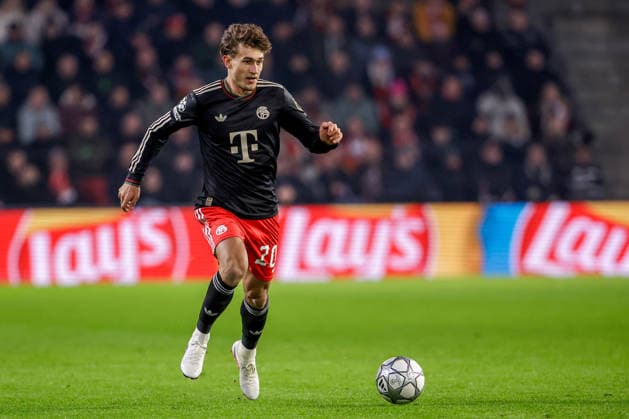 2026-01-28 PSV Eindhoven v FC Bayern Munich - UEFA Champions League 2025 26 League Phase MD8 EINDHOVEN, NETHERLANDS - JANUARY 28: Tom Bischof of FC Bayern Munich runs with the ball during the UEFA Champions League 2025 26 League Phase MD8 match between PSV Eindhoven and FC Bayern Munich at Philips Stadion on January 28, 2026 in Eindhoven, Netherlands. Eindhoven Philips Stadion Netherlands Content not available for redistribution in The Netherlands directly or indirectly through any third parties. Copyright: xBroerxvanxdenxBoomx