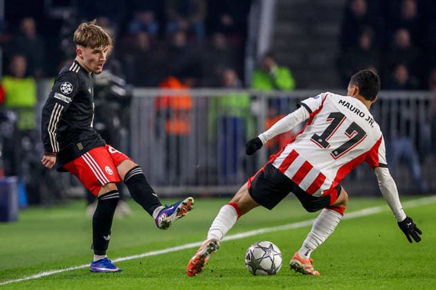 2026-01-28 PSV Eindhoven v FC Bayern Munich - UEFA Champions League 2025 26 League Phase MD8 EINDHOVEN, NETHERLANDS - JANUARY 28: Lennart Karl of FC Bayern Munich passes the ball during the UEFA Champions League 2025 26 League Phase MD8 match between PSV Eindhoven and FC Bayern Munich at Philips Stadion on January 28, 2026 in Eindhoven, Netherlands. Eindhoven Philips Stadion Netherlands Content not available for redistribution in The Netherlands directly or indirectly through any third parties. Copyright: xBroerxvanxdenxBoomx