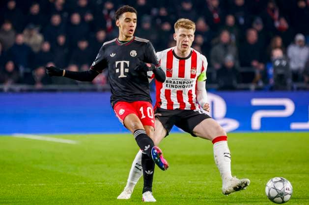 Jamal Musiala of FC Bayern Munchen passes the ball under pressure Jerdy Schouten of PSV Eindhoven PSV Eindhoven v FC Bayern Munchen, UEFA Champions League 2025 26 League Phase MD8, PSV Eindhoven v FC Bayern Munchen, PSV Stadion, January 28, 2026, Eindhoven, Netherlands.