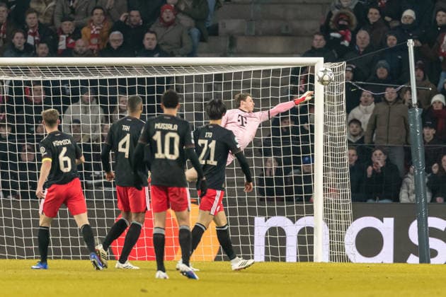 Torwart Jonas Urbig (FC Bayern München) controls the ball during the UEFA Champions League 2025 26 League Phase MD8 match between PSV Eindhoven and FC Bayern München at PSV Stadion on January 28, 2026 in Eindhoven, Netherlands. -