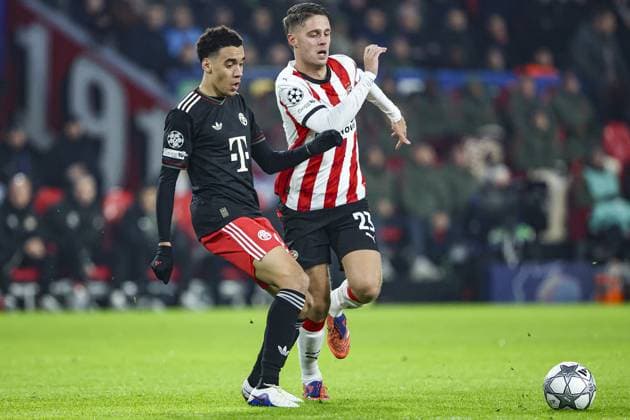 EINDHOVEN , 28-01-2026 , Philips Stadium , season 2025 2026 , UEFA Champions League football , League phase matchday 8 , match between PSV and Bayern Munchen , picture shows Bayern Munchen player Jamal Musiala and PSV player Joey Veerman PSV - Bayern Munchen  x201144366x Copyright: