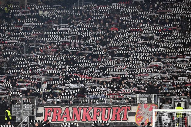 28.01.2026, xsltx, Fussball UEFA Champions League, Eintracht Frankfurt - Tottenham Hotspur v.l. Fans Eintracht Frankfurt, Stimmung, Schals, (DFL DFB REGULATIONS PROHIBIT ANY USE OF PHOTOGRAPHS as IMAGE SEQUENCES and or QUASI-VIDEO) Frankfurt am Main