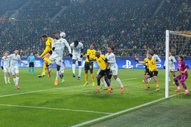 28.01.2026, UEFA Champions League, 8. Spieltag, Borussia Dortmund - Inter Mailand, v. l. Nico Schlotterbeck (Borussia Dortmund) im Duell mit Ange-Yoan Bonny (Inter Mailand), Dortmund Signal Iduna Park NRW Deutschland xRHR-FOTO DEx Copyright: DennisxEwert RHR-FOTOx RHR-FOTO DE