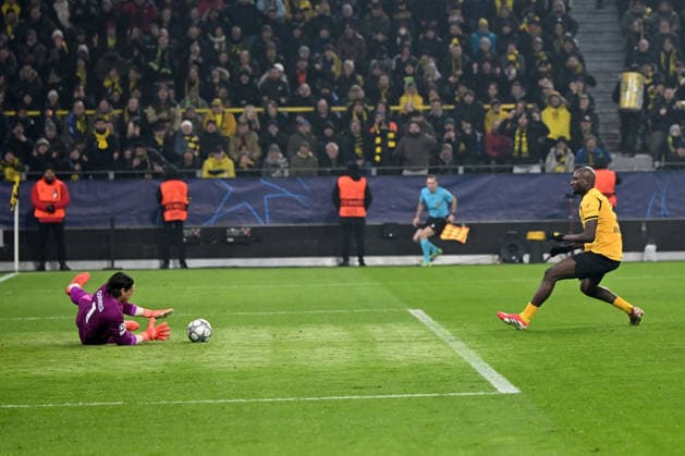 goalkeeper Yann Sommer (FC Internazionale) und Serhou Guirassy (Borussia Dortmund) im Zweikampf waehrend des Spiels der UEFA Champions League 2025 26, 8. Spieltag Ligaphase zwischen Borussia Dortmund und Inter Mailand, BVB Stadion am 28. January 2026 in Dortmund, Deutschland. (Foto von Ralf Treese DeFodi Images) +++ goalkeeper Yann Sommer (FC Internazionale) und Serhou Guirassy (Borussia Dortmund) battle for the ball during the UEFA Champions League 2025 26 League Phase MD8 match between Borussia Dortmund and FC Internazionale Milano at BVB Stadion Dortmund on January 28, 2026 in Dortmund, Germany. (Photo by Ralf Treese DeFodi Images) -