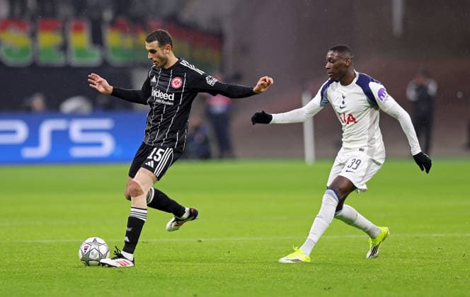 28.01.2026, xovx, Fußball UEFA Champions-League, Eintracht Frankfurt - Tottenham Hotspur v.l. Ellyes Skhiri (Eintracht Frankfurt), Randal Kolo Muani (Tottenham Hotspur) (DFL DFB REGULATIONS PROHIBIT ANY USE OF PHOTOGRAPHS as IMAGE SEQUENCES and or QUASI-VIDEO) emspor Frankfurt am Main