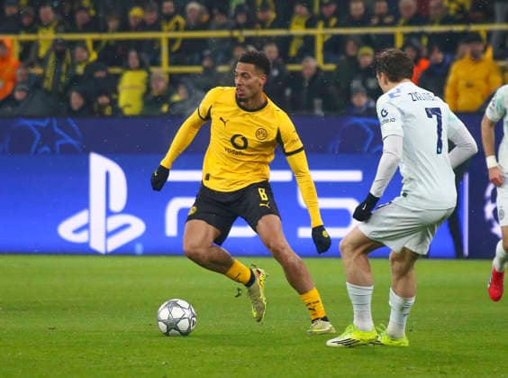 Fussball UEFA Champions League 2025 26, 8. Spieltag Ligaphase - Borussia Dortmund vs Inter Mailand - Signal Iduna Park-Stadion (Dortmund): Felix Nmecha (Borussia Dortmund, 8) Piotr ZieliÅ ski Piotr Zielinski (Inter Mailand, 7) Dortmund Copyright: xAymanxAlahmedx
