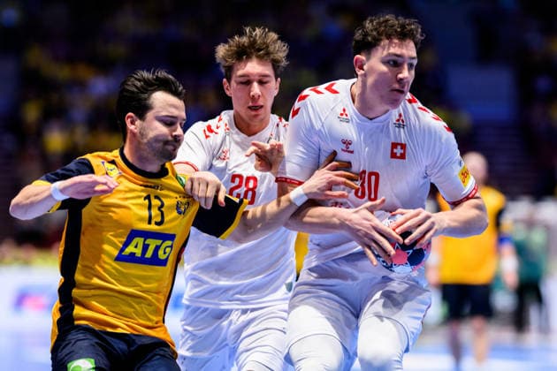 260128 Sebastian Karlsson of Sweden and Luca Sigrist of Switzerland during the EHF European Handball Championship main round match between Switzerland and Sweden on January 28, 2026 in Malmö. nPhoto: Petter Arvidson BILDBYRAN kod PA PA1145 handball handboll handball handbolls-em 2026 schweiz sverige sweden ehf european handball championship switzerland bbeng bbauto Copyright: PETTERxARVIDSON BB260128PA168