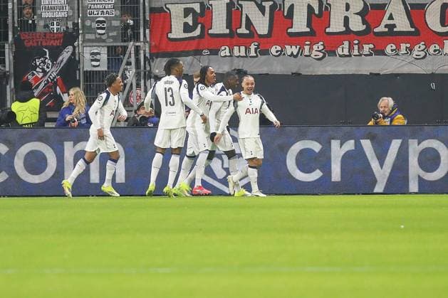Frankfurt Main, Hessen, Deutschland, 28.01.2026: Waldstadion Deutsche Bank Park: UEFA Champions League 2025 26: Eintracht Frankfurt - Tottenham Hotspur: Xavi Simons (7, Tottenham, rechts) freut sich schon über ein Tor, das aber nicht zählt Copyright: xdtsxNachrichtenagenturx dts_103971