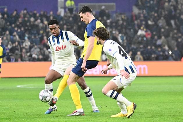 Royale Union Saint-Gilloise v Atalanta - UEFA Champions League BRUSSELS, BELGIUM - JANUARY 28 : Sykes Ross defender of Union Saint-Gilloise and Ahanor Honest defender of Atalanta battle for the ball during the UEFA Champions League 2025 26 League Phase MD8 match between Royale Union Saint-Gilloise and Atalanta on January 28, 2026 in Brussels, Belgium, 28 01 2026 Brussels Belgium  Copyright: xPeterxDexVoechtx