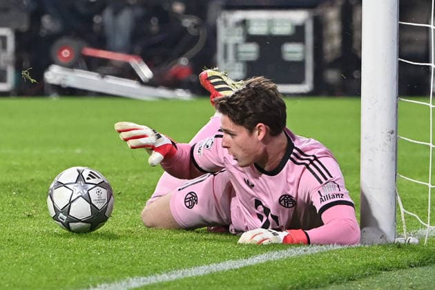 28.01.2026, xjrdrx, Fussball UEFA Champions League, PSV Eindhoven - FC Bayern Muenchen v.l. Jonas Urbig (FC Bayern Muenchen) (DFL DFB REGULATIONS PROHIBIT ANY USE OF PHOTOGRAPHS as IMAGE SEQUENCES and or QUASI-VIDEO) Eindhoven