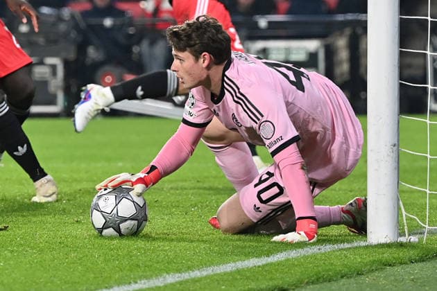 28.01.2026, xjrdrx, Fussball UEFA Champions League, PSV Eindhoven - FC Bayern Muenchen v.l. Jonas Urbig (FC Bayern Muenchen) (DFL DFB REGULATIONS PROHIBIT ANY USE OF PHOTOGRAPHS as IMAGE SEQUENCES and or QUASI-VIDEO) Eindhoven