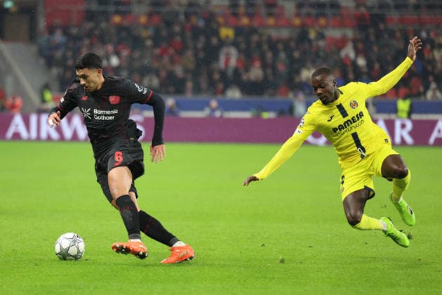 28.01.2026, xrekx, Fussball UEFA Champions League, Bayer 04 Leverkusen - FC Villareal v.l. Equi Fernandez (Bayer 04 Leverkusen) Nicolas PÃ pÃ (FC Villarreal) Zweikampf, Aktion, action, battle for the ball (DFL DFB REGULATIONS PROHIBIT ANY USE OF PHOTOGRAPHS as IMAGE SEQUENCES and or QUASI-VIDEO) Leverkusen