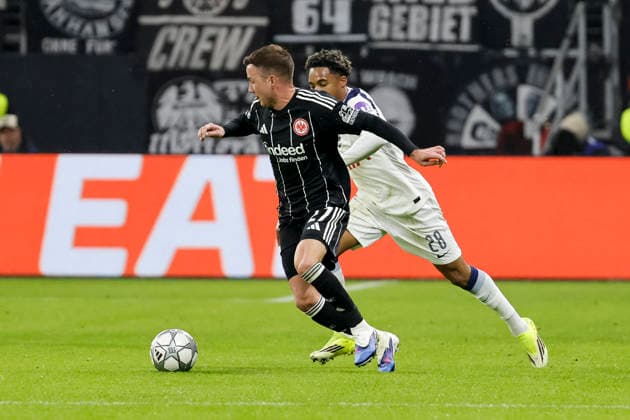 Mario Götze, Gotze (Eintracht Frankfurt, 27) und Wilson Odobert (Tottenham Hotspur, 28) im Laufduell , Deutschland, Fussball, UEFA Champions League, 8. Spieltag, 2025 2026, Eintracht Frankfurt vs. Tottenham Hotspur, 28.01.2026, Frankfurt am Main Deutsche-Bank-Park Deutschland Copyright: xGrantxHubbsx