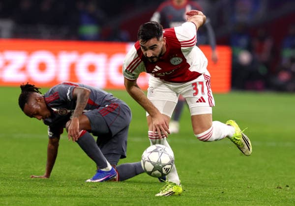 Josip Sutalo of AFC Ajax with Gelson Martins of Olympiakos Piraeus during the match AFC Ajax Amsterdam vs Olympiacos Piraues at the Johan Cruijff ArenA for the UEFA Champions League season 2025-2026 in AMSTERDAM, Netherlands on 28 january 2026 -