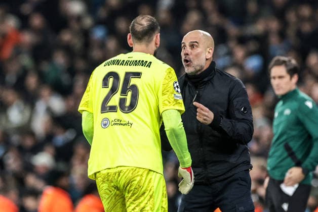 UEFA Champions League Manchester City v Galatasaray Pep Guardiola manager of Manchester City gives instructions to Manchester City goalkeeper Gianluigi Donnarumma during the UEFA Champions League Matchday 8 of 8 match Manchester City vs Galatasaray at City of Manchester Stadium, Manchester, United Kingdom on 28 January 2026 (Photo by Mark Cosgrove News Images) Manchester City of Manchester Stadium Greater Manchester United, ManU Kingdom Copyright: xMarkxCosgrove NewsxImagesx