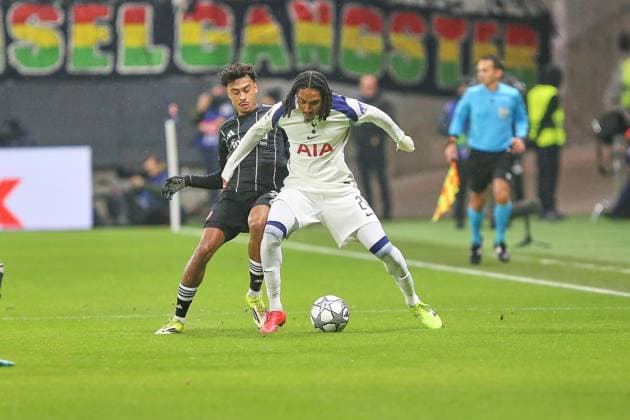 Frankfurt Main, Hessen, Deutschland, 28.01.2026: Waldstadion Deutsche Bank Park: UEFA Champions League 2025 26: Eintracht Frankfurt - Tottenham Hotspur: Nathaniel Brown (21, Eintracht Frankfurt) und Djed Spence (24, Tottenham) Copyright: xdtsxNachrichtenagenturx dts_103981