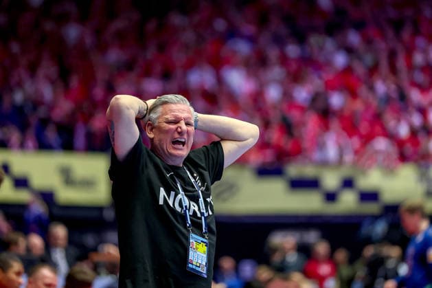 28.01.2026, Handball, Men s EHF EURO 2026, Dänemark - Norwegen, Jyske Bank Boxen in Herning, Dänemark, Main Round: Headcoach Nikolaj Jacobsen (Denmark hc) gestikulierend am Spielfeldrand Dänemark