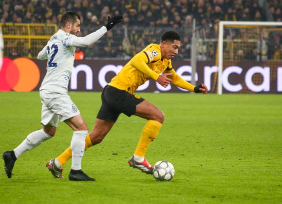 Fussball UEFA Champions League 2025 26, 8. Spieltag Ligaphase - Borussia Dortmund vs Inter Mailand - Signal Iduna Park-Stadion (Dortmund): Jobe Bellingham (Borussia Dortmund, 7) Henrikh Mkhitaryan (Inter Mailand, 22) Dortmund Copyright: xAymanxAlahmedx