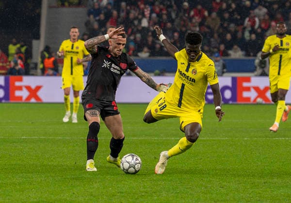 Zweikampf zwischen: duel between: Diatta Alassane (FC Villareal, 38) re. and Aleix GARCIA (Bayer 04 Leverkusen, 24) li. Bayer 04 Leverkusen - FC Villareal, Leverkusen, BayArena, 28.01.2026, GER, Herren, UEFA Champions League, Season 2025-2026 UEFA regulations prohibit any use of photographs as image sequences and or quasi-video. Copyright: HMBxMedia xMarcoxBader