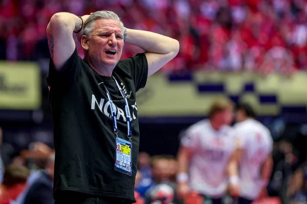 28.01.2026, Handball, Men s EHF EURO 2026, Dänemark - Norwegen, Jyske Bank Boxen in Herning, Dänemark, Main Round: Headcoach Nikolaj Jacobsen (Denmark hc) gestikulierend am Spielfeldrand Dänemark