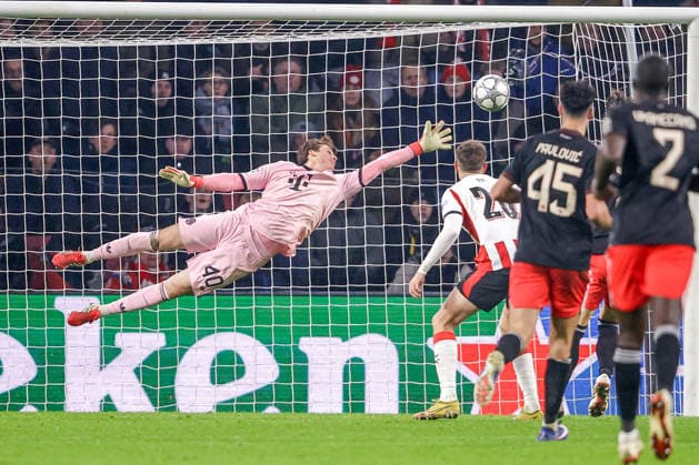 2026-01-28 PSV Eindhoven v FC Bayern Munich - UEFA Champions League 2025 26 League Phase MD8 EINDHOVEN, NETHERLANDS - JANUARY 28: Goalkeeper Jonas Urbig of FC Bayern Munich looks on during the UEFA Champions League 2025 26 League Phase MD8 match between PSV Eindhoven and FC Bayern Munich at Philips Stadion on January 28, 2026 in Eindhoven, Netherlands. Eindhoven Philips Stadion Netherlands Content not available for redistribution in The Netherlands directly or indirectly through any third parties. Copyright: xBroerxvanxdenxBoomx