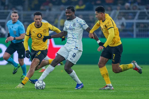 UEFA Champions League - Borussia Dortmund - Inter Mailand am 28.01.2026 im Signal Iduna Park in Dortmund Felix Nmecha (Dortmund 8) im Zweikampf gegen Jobe Bellingham (Dortmund 7)