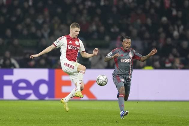 AMSTERDAM , 28-01-2026 , JohanCruijff ArenA , season 2025 2026 , UEFA Champions League football , League phase Matchday 8 , match between Ajax and Olympiacos , picture shows Ajax player Anton Gaaei, Olympiacos player Gelson Martins Ajax - Olympiacos  x201145184x Copyright: