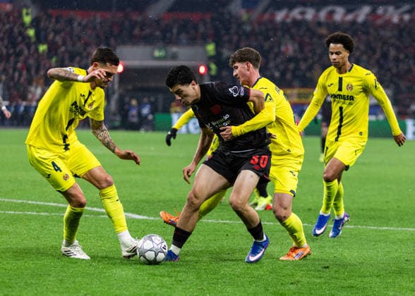 Leverkusen, Bayarena, 28.01.2026: Rafa Marin of Villareal challenges Ibrahim Maza of Leverkusen during the Championsleague match Bayer 04 Leverkusen vs. FC Villarreal.