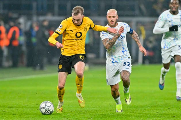 v. li. im Zweikampf Maximilian Beier (Dortmund 14) Federico Dimarco (Inter 32) 28.01.2026 Fussball, Champions League, Borussia Dortmund vs Inter Mailand , Signal Iduna Park, Dortmund,