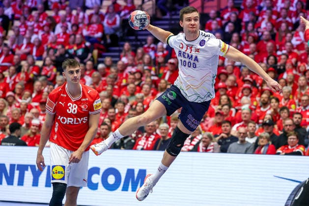 28.01.2026, Handball, Men s EHF EURO 2026, Dänemark - Norwegen, Jyske Bank Boxen in Herning, Dänemark, Main Round: Petter overby (Norway 11) wirft den Ball auf das Tor Dänemark