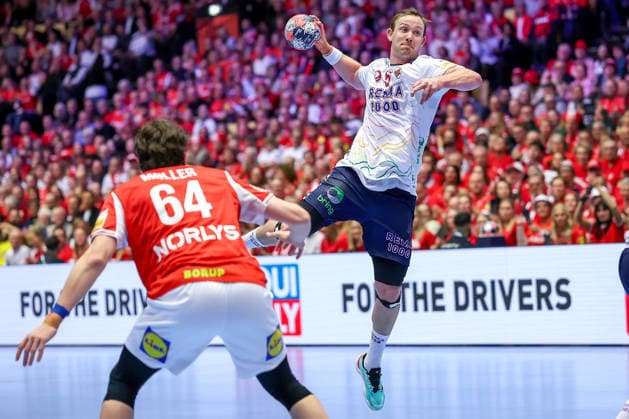 28.01.2026, Handball, Men s EHF EURO 2026, Dänemark - Norwegen, Jyske Bank Boxen in Herning, Dänemark, Main Round: Sander Sagosen (Norway 05) wirft den Ball auf das Tor Dänemark
