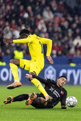 UEFA Champions League: Bayer 04 Leverkusen - Villarreal FC; 28.01.2026 Ezequiel Fernández (Bayer 04 Leverkusen, 6), Tani Oluwaseyi (Villarreal FC, 21) UEFA Champions League: Bayer 04 Leverkusen - Villarreal FC; BayArena, Leverkusen; 28.01.2026 Copyright: xBEAUTIFULxSPORTS Buriakovx
