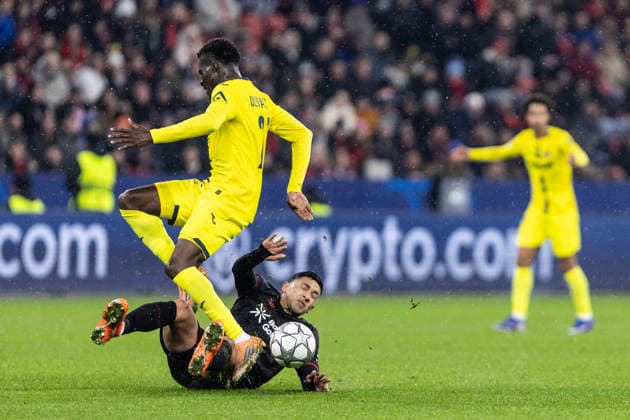 UEFA Champions League: Bayer 04 Leverkusen - Villarreal FC; 28.01.2026 Ezequiel Fernández (Bayer 04 Leverkusen, 6), Tani Oluwaseyi (Villarreal FC, 21) UEFA Champions League: Bayer 04 Leverkusen - Villarreal FC; BayArena, Leverkusen; 28.01.2026 Copyright: xBEAUTIFULxSPORTS Buriakovx