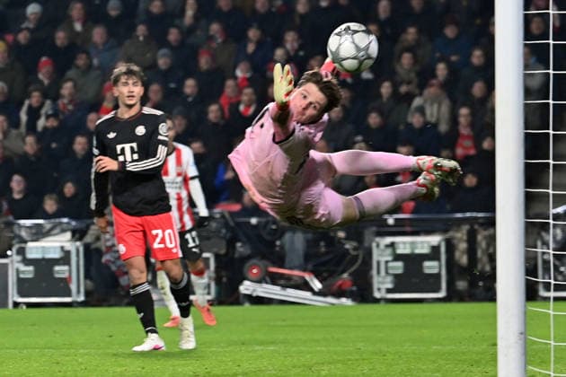 28.01.2026, xjrdrx, Fussball UEFA Champions League, PSV Eindhoven - FC Bayern Muenchen v.l. Jonas Urbig (FC Bayern Muenchen) (DFL DFB REGULATIONS PROHIBIT ANY USE OF PHOTOGRAPHS as IMAGE SEQUENCES and or QUASI-VIDEO) Eindhoven