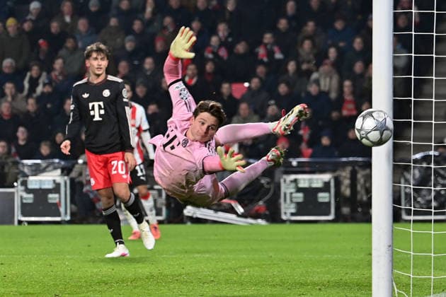 28.01.2026, xjrdrx, Fussball UEFA Champions League, PSV Eindhoven - FC Bayern Muenchen v.l. Jonas Urbig (FC Bayern Muenchen) (DFL DFB REGULATIONS PROHIBIT ANY USE OF PHOTOGRAPHS as IMAGE SEQUENCES and or QUASI-VIDEO) Eindhoven