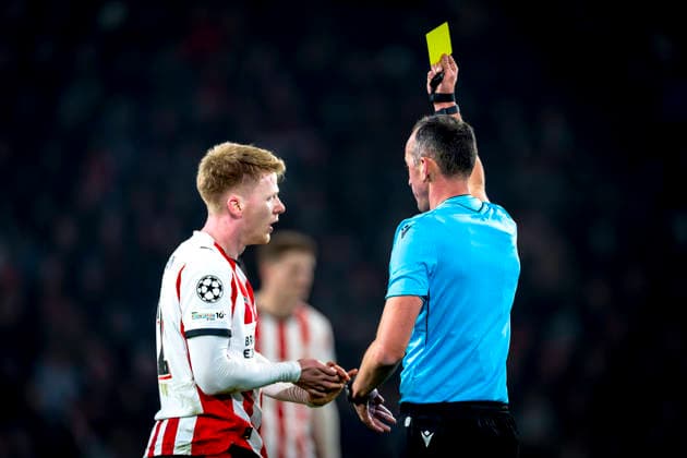 PSV Eindhoven midfielder Jerdy Schouten gets yellow from Referee Joao Pinheiro during the match PSV Eindhoven vs FC Bayern Munchen at the Philips stadium for the Champions League - League phase - Matchday 8 season 2025-2026 in EINDHOVEN, Netherlands on 28 01 2026, -