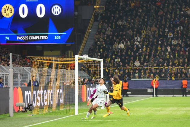 Zweikampf zwischen Fabio Silva (Borussia Dortmund) und Luis Henrique (Inter Mailand) GER, Borussia Dortmund gegen Inter Mailand, Fussball, Champions League, 8.Spieltag, Spielzeit 2025 2026, 28.01.2026 DFL REGULATIONS PROHIBIT ANY USE OF PHOTOGRAPHS AS IMAGE SEQUENCES AND OR QUASI-VIDEO GER, Borussia Dortmund gegen Inter Mailand, Fussball, Champions League, 8.Spieltag, Spielzeit 2025 2026, 28.01.2026 Dortmund Copyright: xEibner-Pressefoto FrankxZeisingx EP_FZG