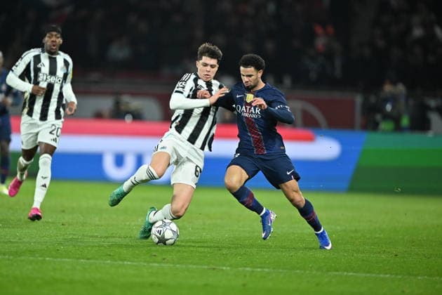 PSG v Newcastle United - UEFA Champions League PARIS, FRANCE - JANUARY 28: Warren Zaire-Emery (R) of Paris Saint-Germain in action against Lewis Miley (L) of Newcastle United during the UEFA Champions League phase Matchday 8 match between Paris Saint-Germain and Newcastle United FC at Parc des Princes in Paris, France on January 28, 2026. Mustafa Yalcin Anadolu Paris France. Editorial use only. Please get in touch for any other usage.  Copyright: x2026xAnadoluxMustafaxYalcinx