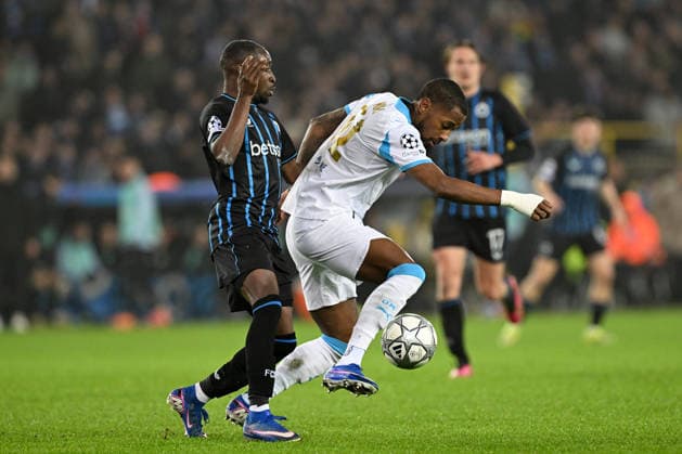 260127 Club Brugge vs Marseille Carlos Forbs (9) of Club Brugge fighting for the ball with Michael Amir Murillo (62) of Marseille during the Uefa Champions League 8th matchday in the League phase game in season 2025 - 2026 between Club Brugge KV and Olympique de Marseille on January 28 , 2026 in Brugge, Belgium. (Photo by David Catry Isosport) Brugge Belgium  Copyright: xDavidxCatryx 20260128DC2_8345