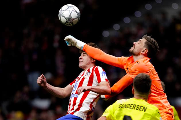 UEFA champions league - Atletico de Madrid vs FK Bodo Glimt MADRID,SPAIN - 28 January:Nikita Haikin of FK Bodo Glimt and Julian Alvarez of Atletico de Madrid in action during UEFA champions league 2025 26 match between Atletico de Madrid and FK Bodo Glimt at Riyadh Air Metropolitano Stadium. (Photo by Guille Martinez f22photo) Madrid Riyadh Air Metropolitano Stadium Spain Copyright: xGuillermoxMartinezx